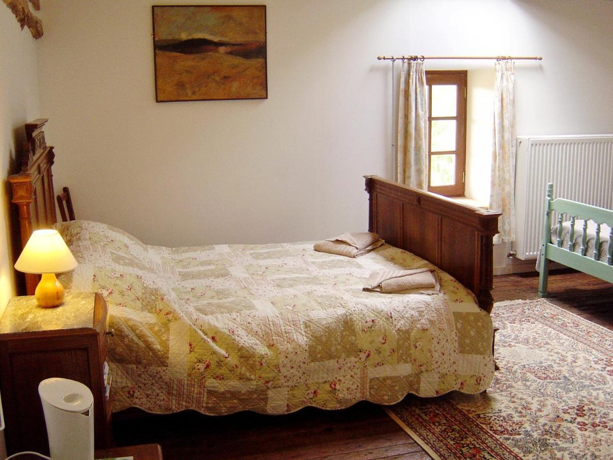 Les Trois Chenes Bed & Breakfast Videix Phòng bức ảnh